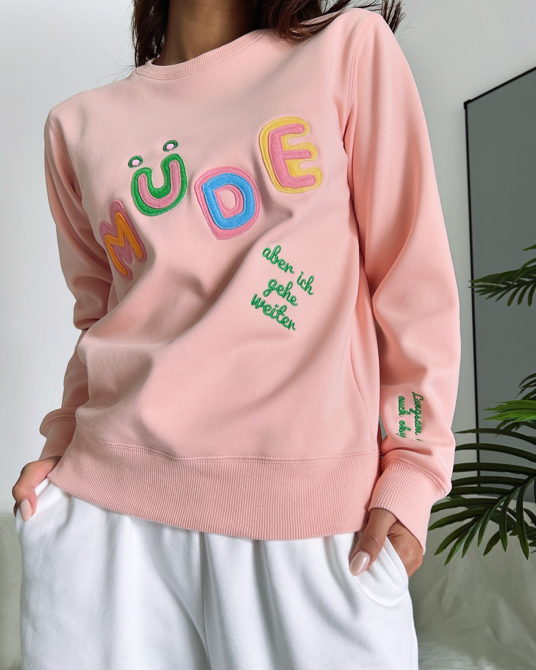 Cozy "Müde But Motivated" Crewneck Sweatshirt – Your Go-To for Fall Comfort & Mindful Moments