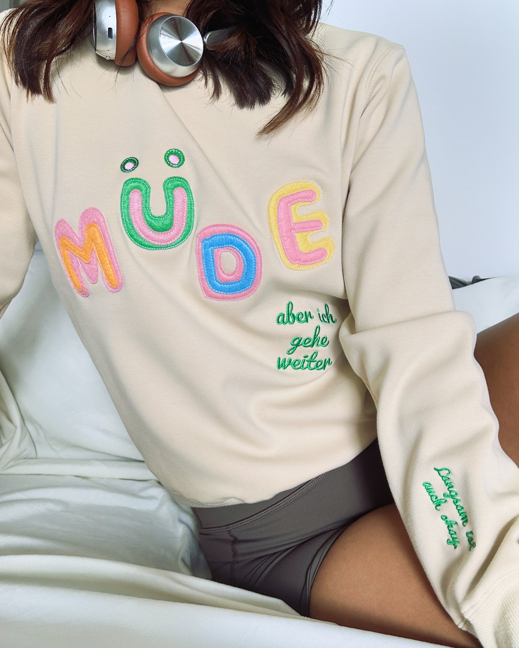 Cozy "Müde But Motivated" Crewneck Sweatshirt – Your Go-To for Fall Comfort & Mindful Moments