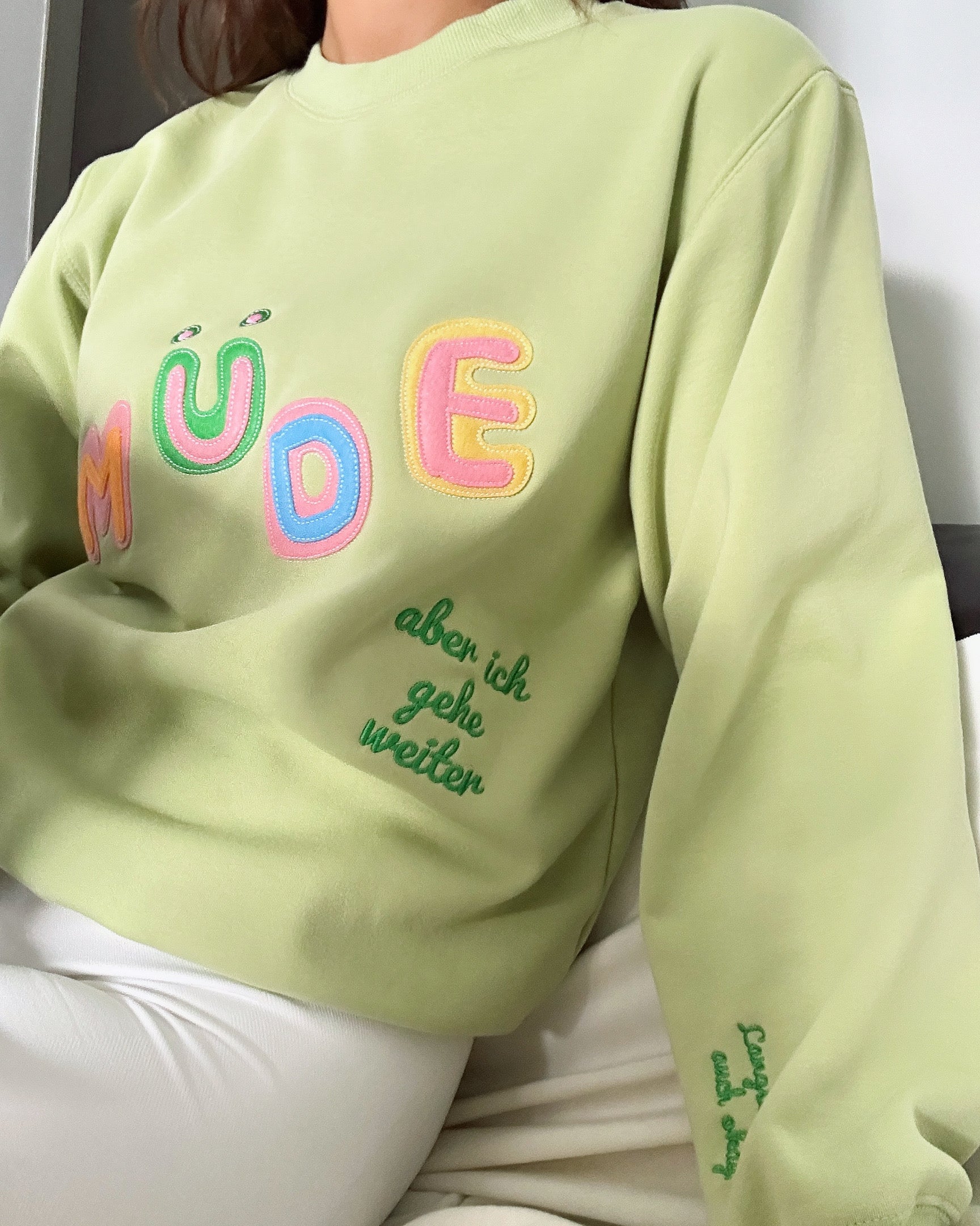 Cozy "Müde But Motivated" Crewneck Sweatshirt – Your Go-To for Fall Comfort & Mindful Moments