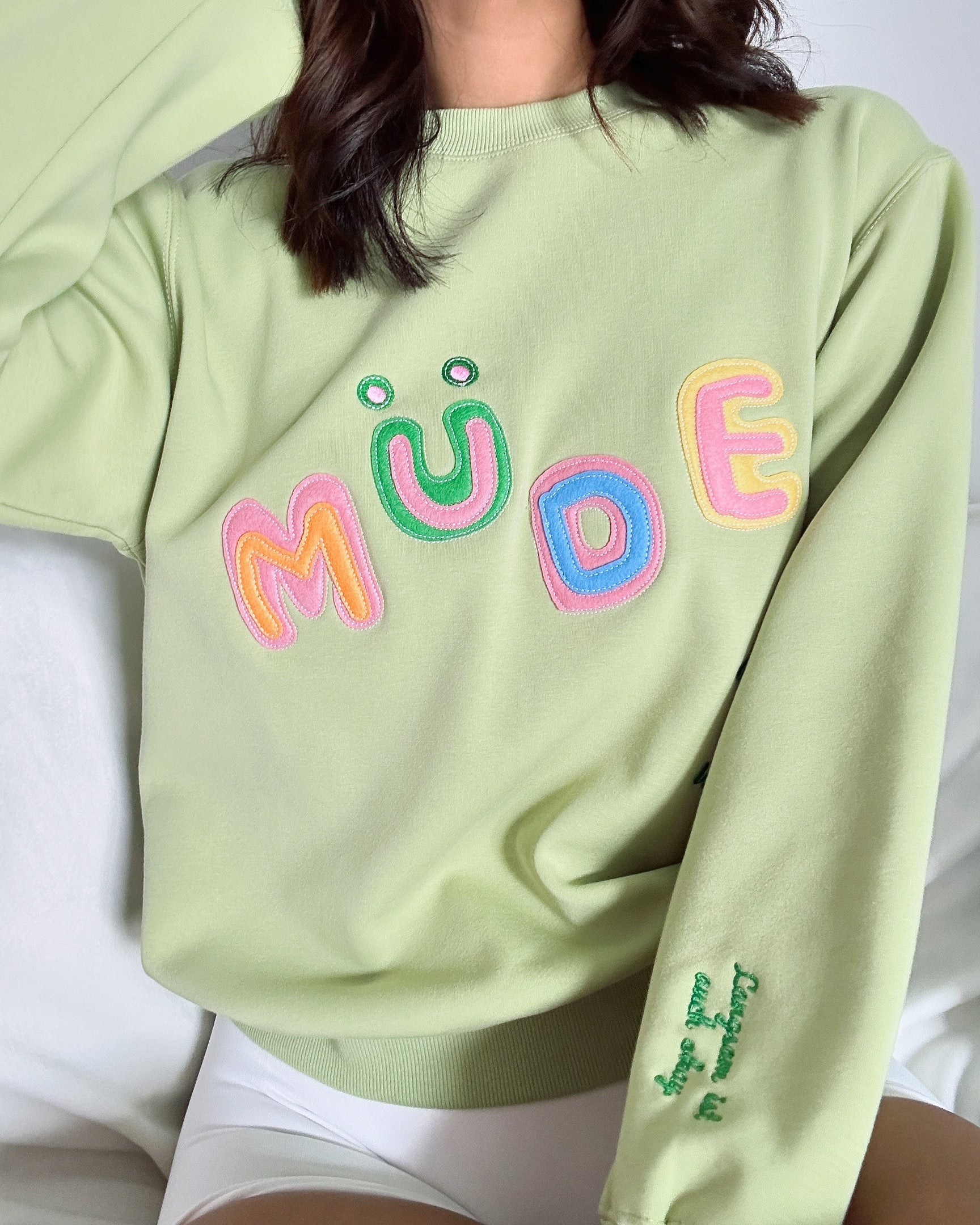 Cozy "Müde But Motivated" Crewneck Sweatshirt – Your Go-To for Fall Comfort & Mindful Moments