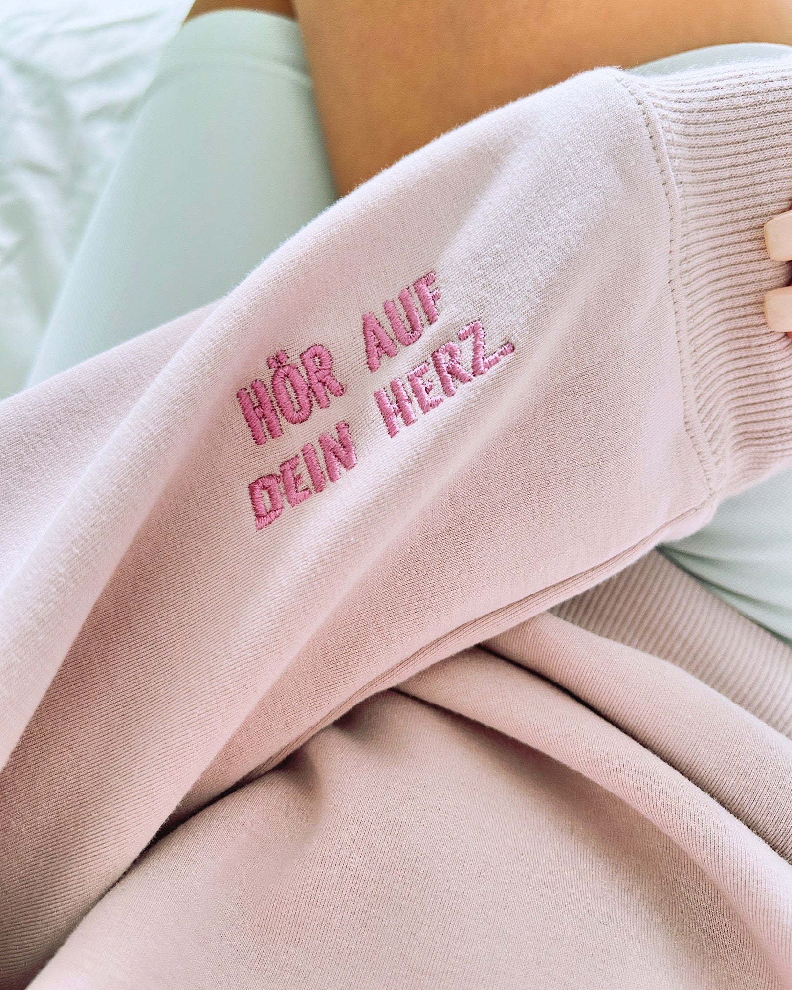 Zwiespalt "Listen to Your Heart" Cozy Crewneck Sweatshirt | Fall & Holiday Comfort for Women