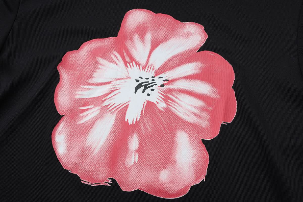 Chic Black & Blush Floral Crop Top - Your Effortless Fall Statement Tee