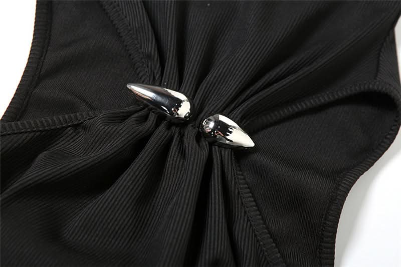 Chic Black High-Neck Sleeveless Bodysuit with O-Ring Detail – Your Fall Fashion Essential