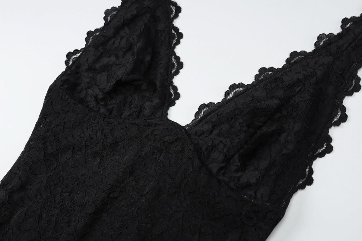 Autumn Allure: Black Lace Halter Bodycon Mini Dress - Your Chic Go-To for Fall & Holiday Parties