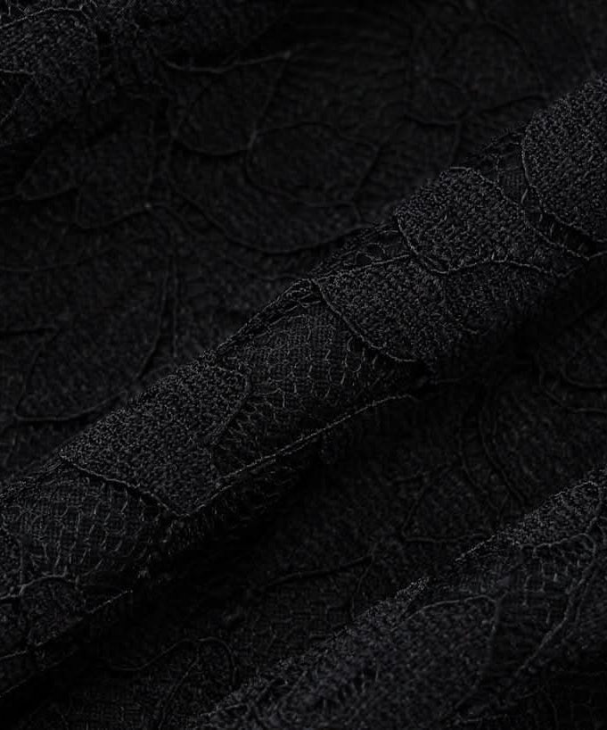 Autumn Allure: Black Lace Halter Bodycon Mini Dress - Your Chic Go-To for Fall & Holiday Parties