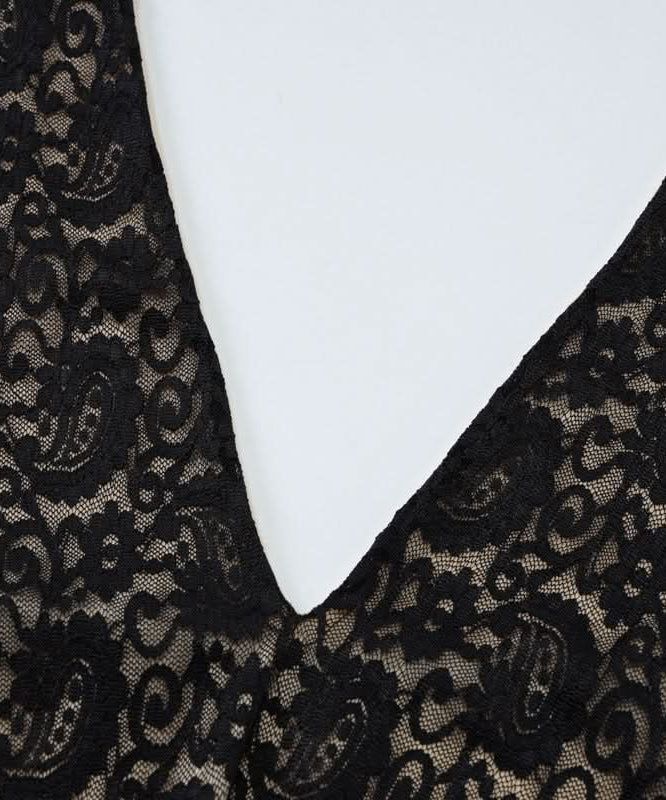 Alluring Black Paisley Lace Halter Romper - Deep V-Neck & Backless for Fall Allure