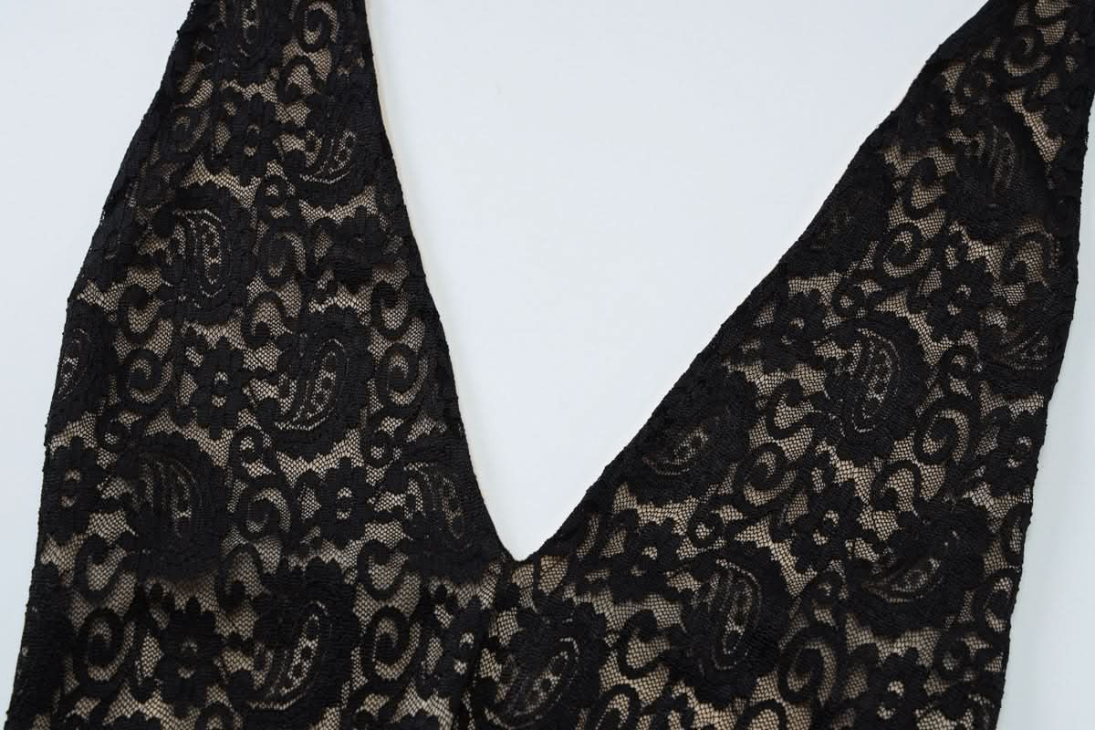 Alluring Black Paisley Lace Halter Romper - Deep V-Neck & Backless for Fall Allure