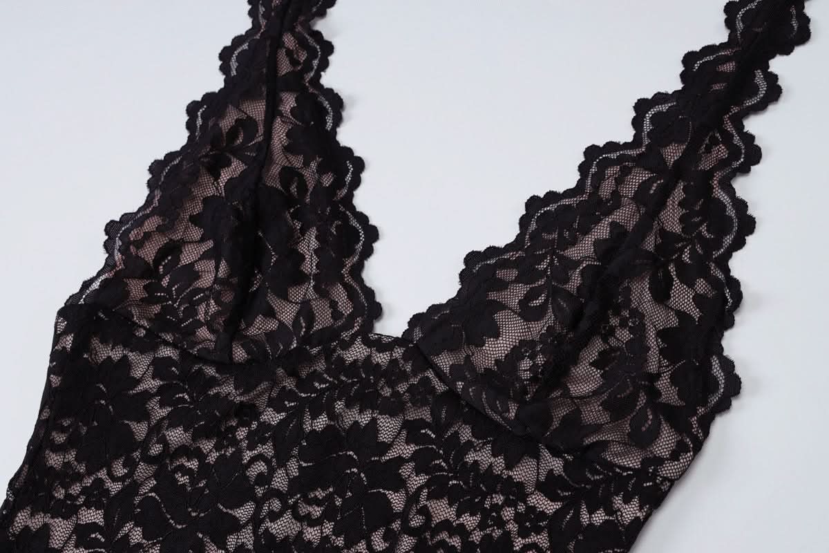 Sophisticated Black Lace Halter V-Neck Maxi Dress - Elegant Fall & Holiday Party Ready