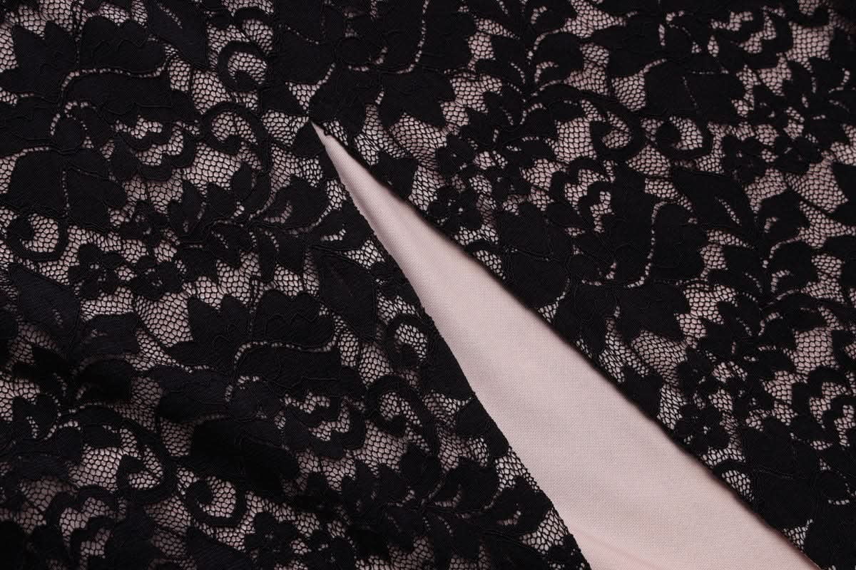 Sophisticated Black Lace Halter V-Neck Maxi Dress - Elegant Fall & Holiday Party Ready