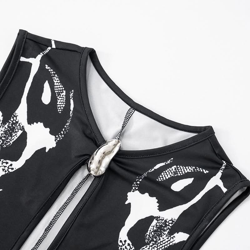 Holiday Glamour: Black & White Abstract Print Keyhole Maxi Dress