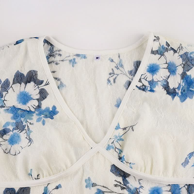 Y2K Chic Blue Floral V-Neck Crop Top - Delicate Cap Sleeve Blouse for Effortless Fall Layering