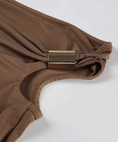 Chic Fall Asymmetrical Top: One-Shoulder Ruched Design with Luxe Gold Buckle - Mocha Brown
