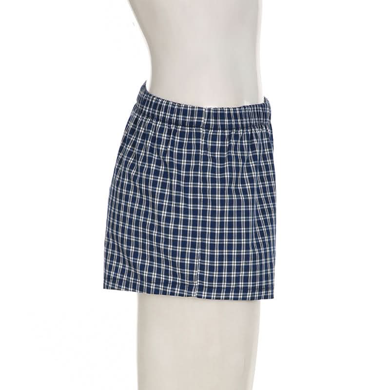 Cozy Fall Vibes: Women's Classic Plaid Boxer Shorts – 'Boyfriend' Comfort Loungewear