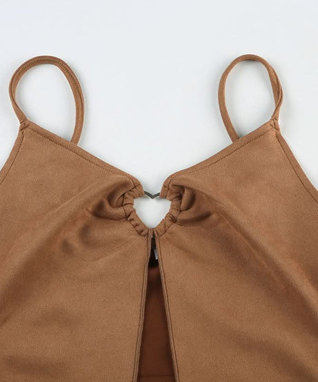 Autumn Allure: Heart Ring Cut-Out Cami Top - Chic V-Neck Slit for Fall