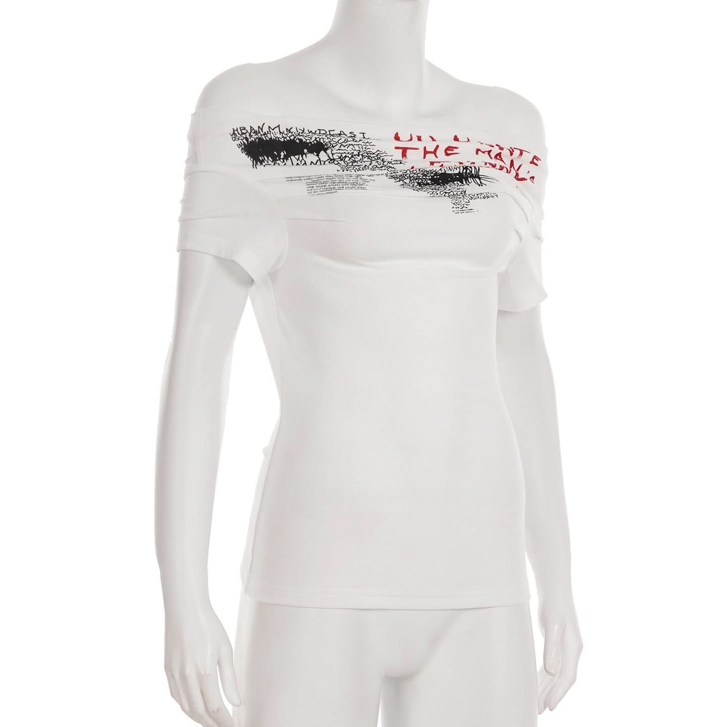 Edgy Statement Off-Shoulder Graphic Tee – Fall's Must-Have 'The Man's Run' Top