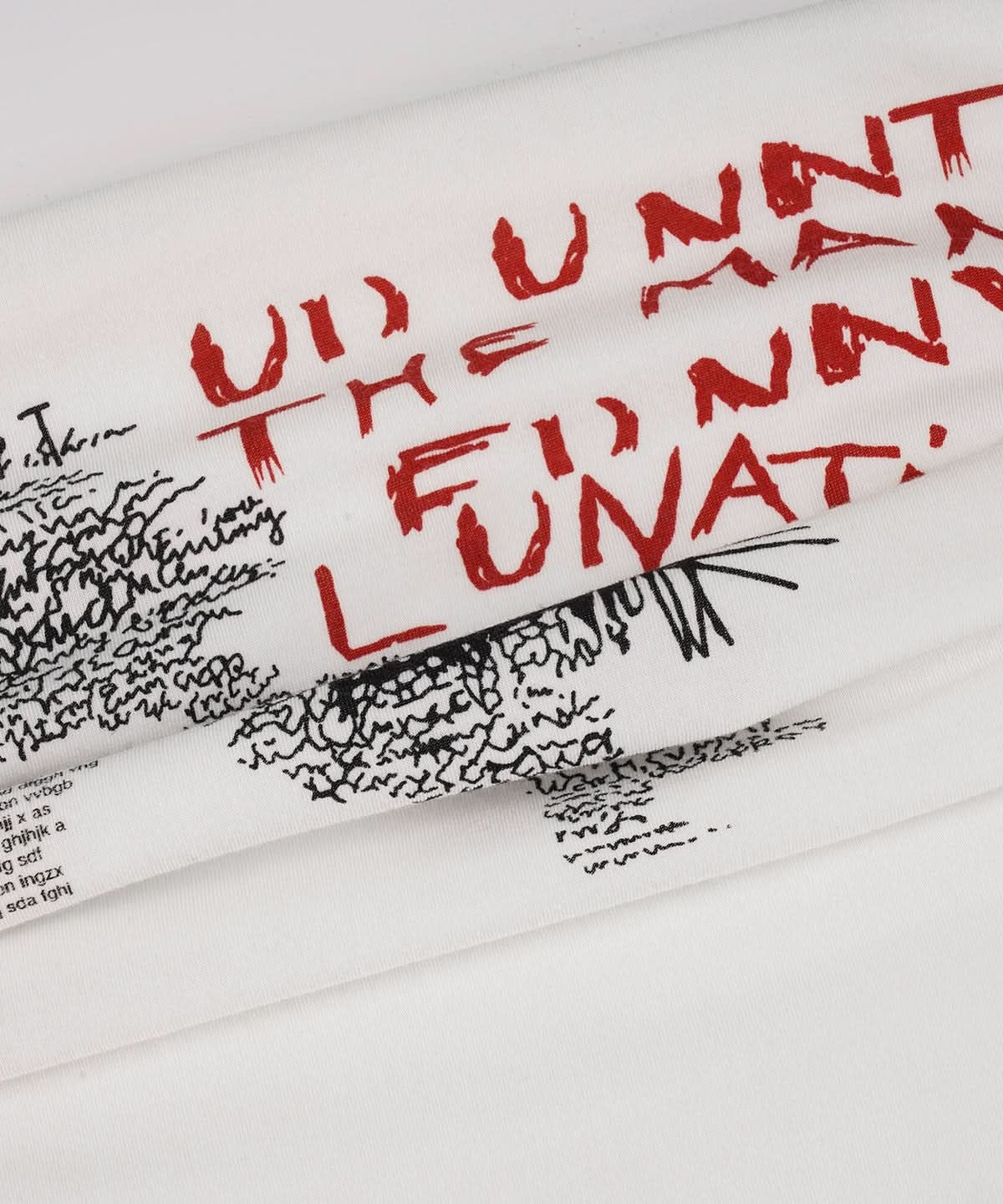 Edgy Statement Off-Shoulder Graphic Tee – Fall's Must-Have 'The Man's Run' Top