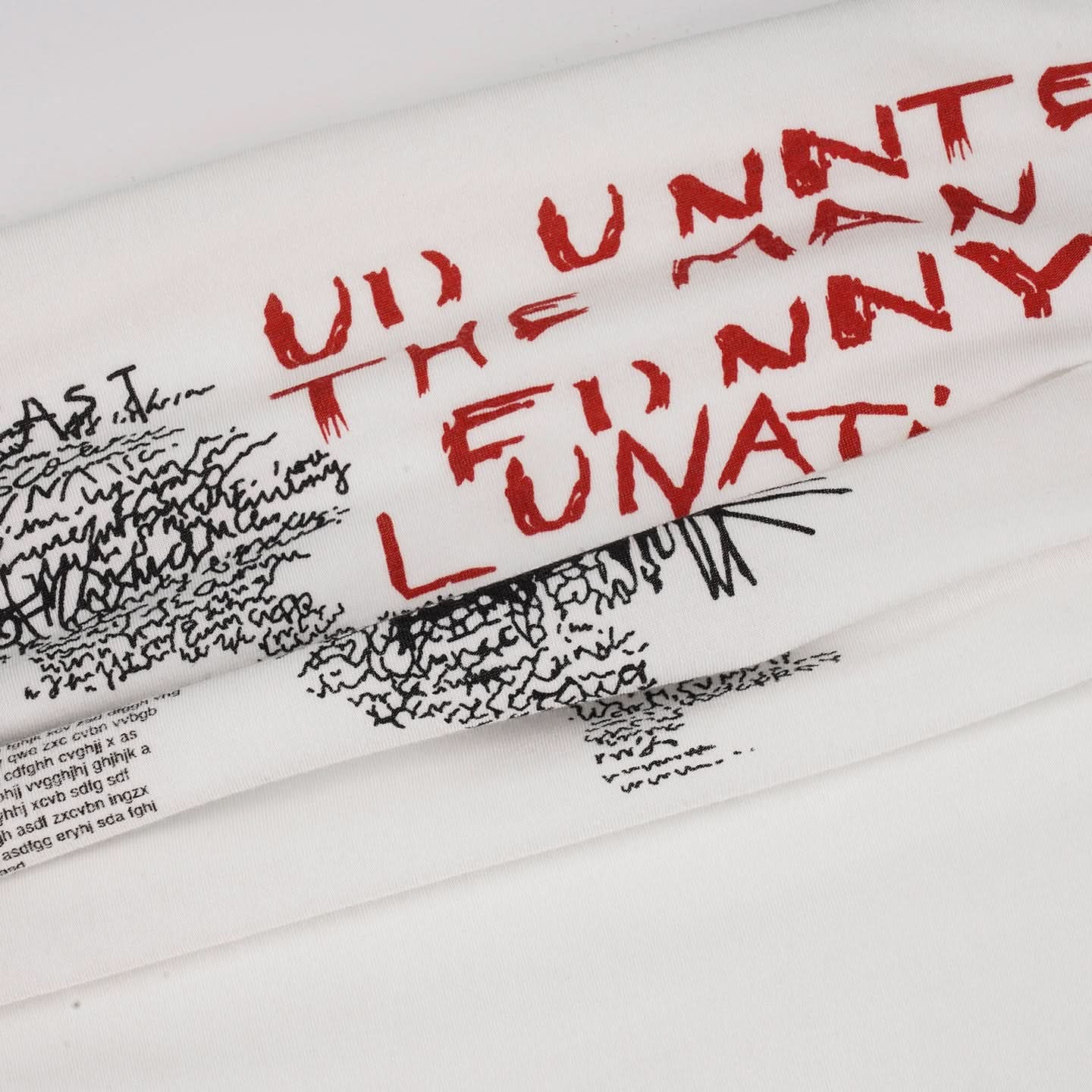 Edgy Statement Off-Shoulder Graphic Tee – Fall's Must-Have 'The Man's Run' Top