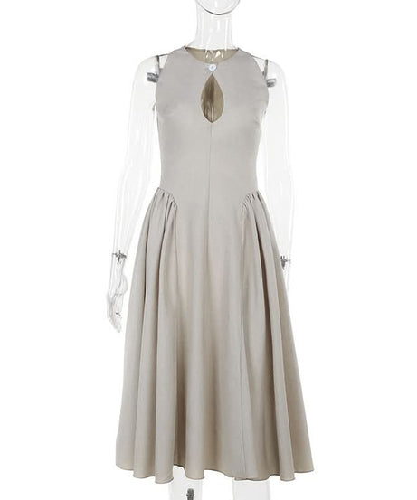 Autumn Chic: The Effortless Keyhole Pleated Midi Dress