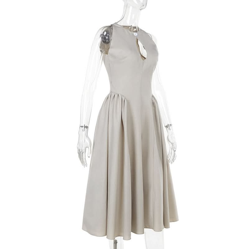 Autumn Chic: The Effortless Keyhole Pleated Midi Dress