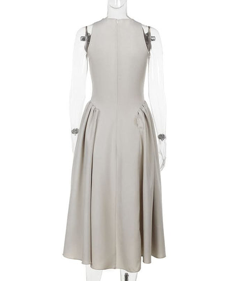Autumn Chic: The Effortless Keyhole Pleated Midi Dress