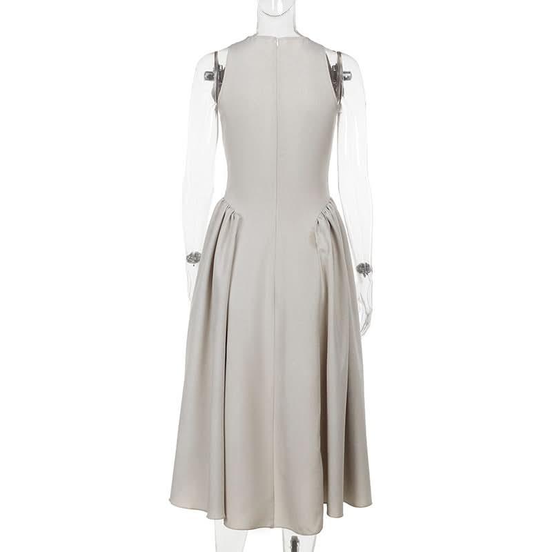 Autumn Chic: The Effortless Keyhole Pleated Midi Dress