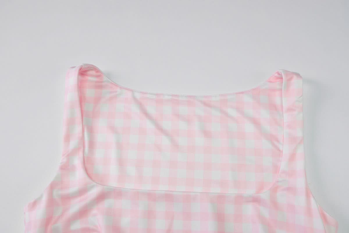 Effortless Chic: Pink Gingham Square Neck Crop Tank Top – Perfect for Fall Layers & Sunny Days!