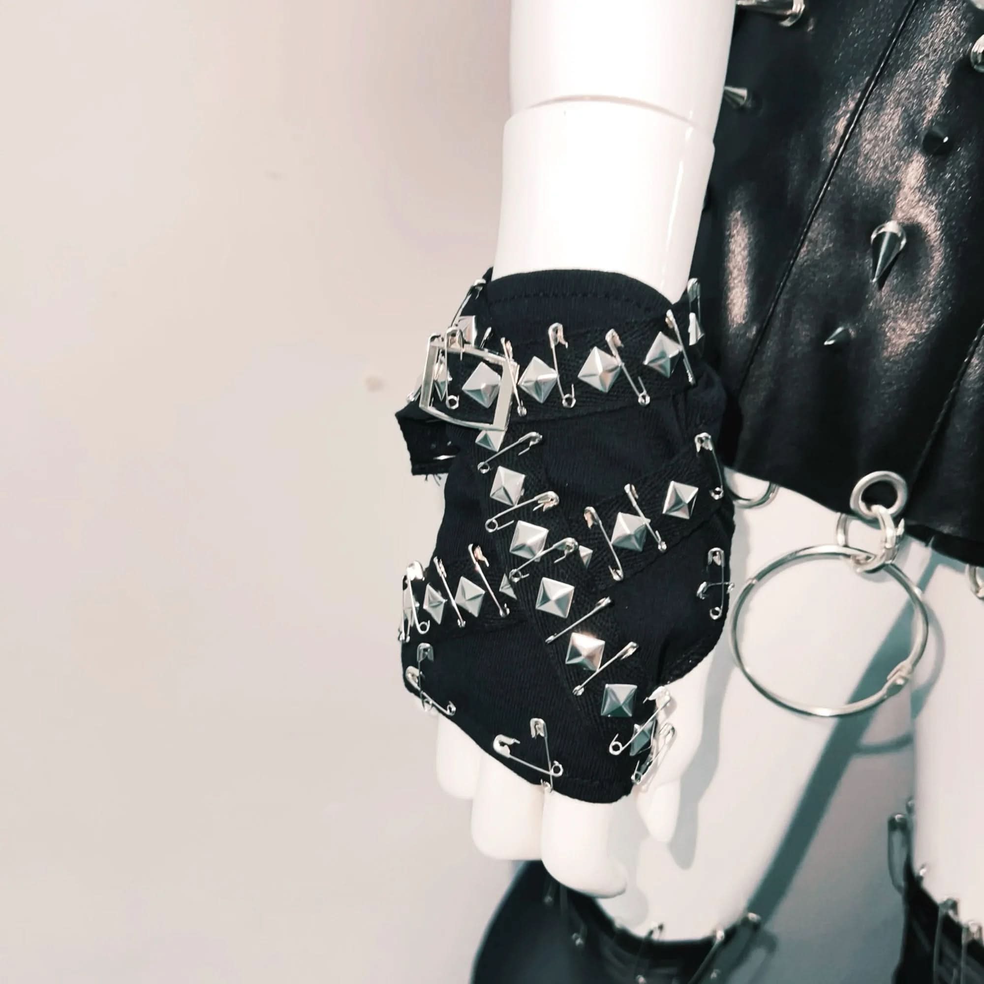 Fierce Spiked Skull O-Ring Cutout Crop Top | Edgy Goth Punk Clubwear & Halloween Statement