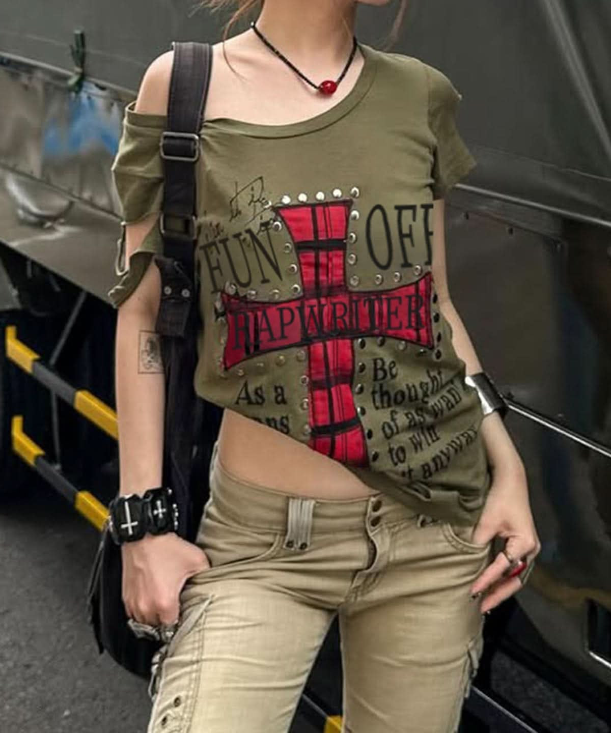 Autumn Edge: Grunge Graphic Cut-Out Crop Tee – Your Spooky Season Statement