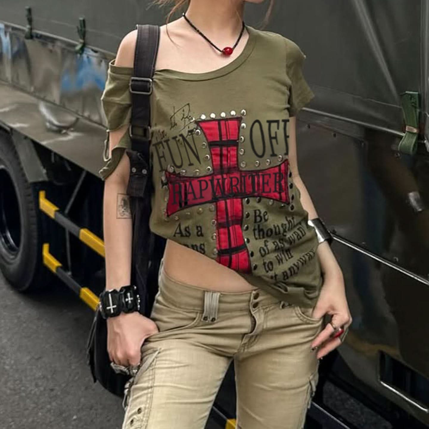 Autumn Edge: Grunge Graphic Cut-Out Crop Tee – Your Spooky Season Statement