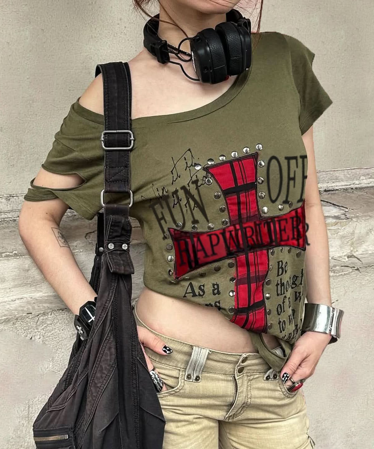 Autumn Edge: Grunge Graphic Cut-Out Crop Tee – Your Spooky Season Statement