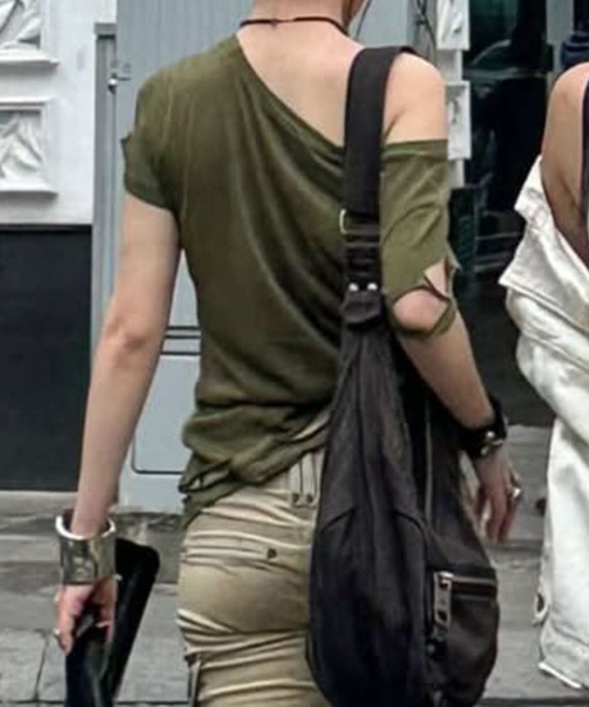 Autumn Edge: Grunge Graphic Cut-Out Crop Tee – Your Spooky Season Statement