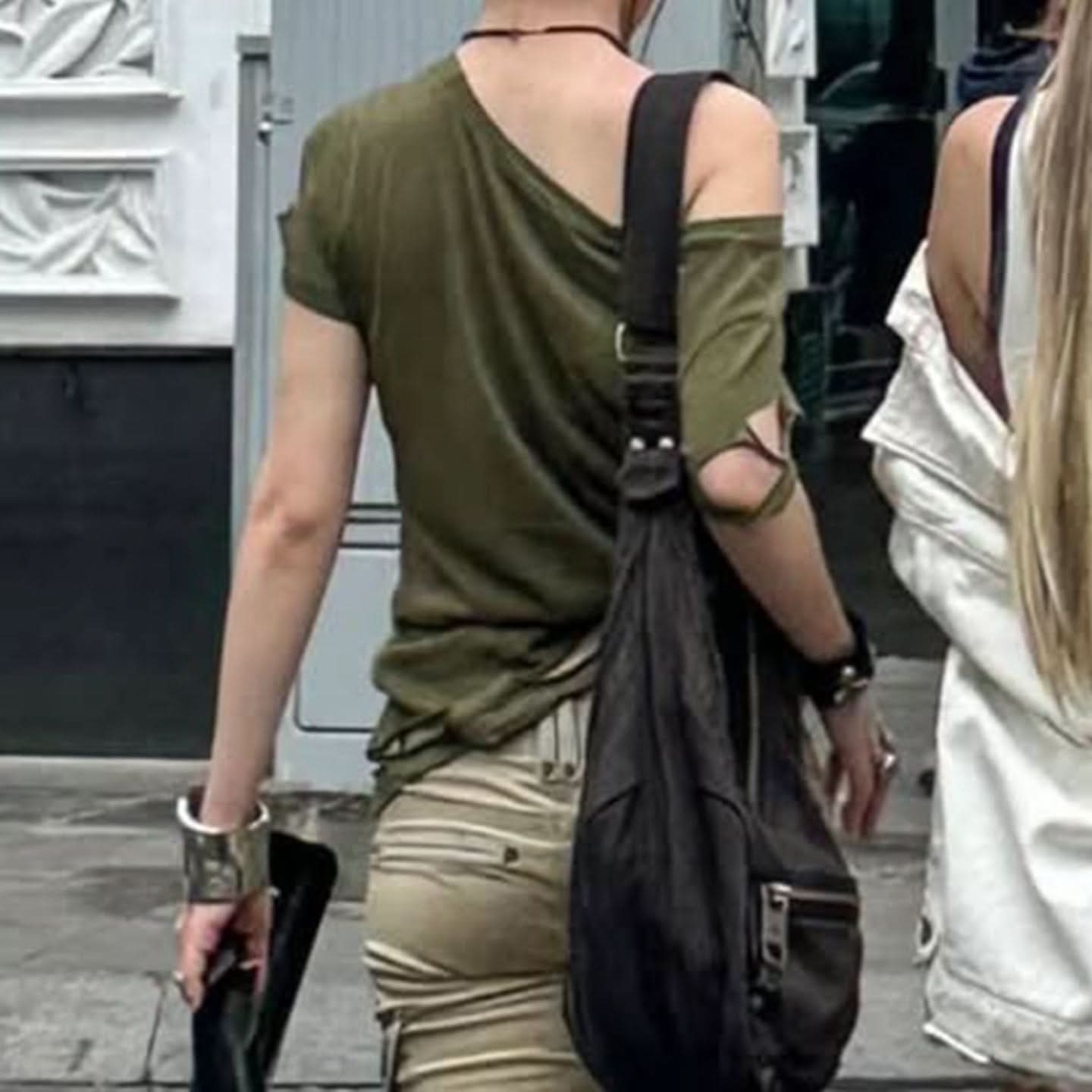 Autumn Edge: Grunge Graphic Cut-Out Crop Tee – Your Spooky Season Statement