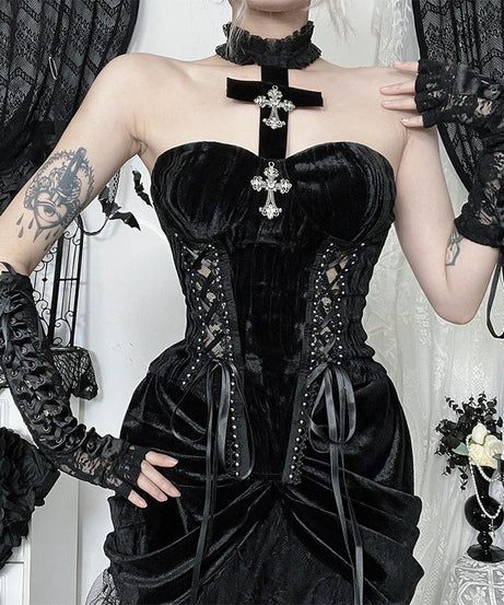 Dark Romance: Gothic Velvet Strapless Corset Top with Ornate Cross Choker – Fall & Halloween Statement Piece