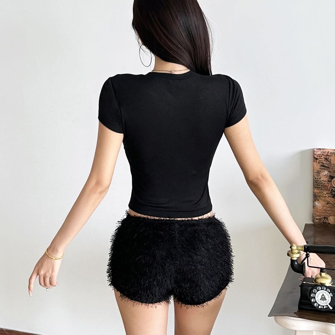 Edgy Y2K Graphic Crop Top - Chic Black Tee for Fall Street Style