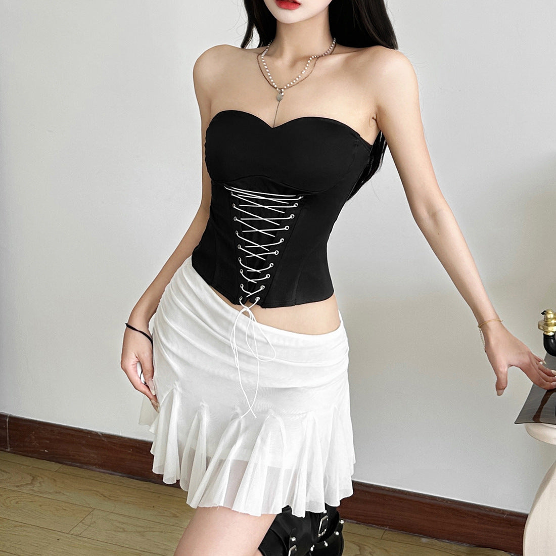 Fall Glam: Black Sweetheart Lace-Up Corset Top - Trendy Strapless Bustier for Nights Out