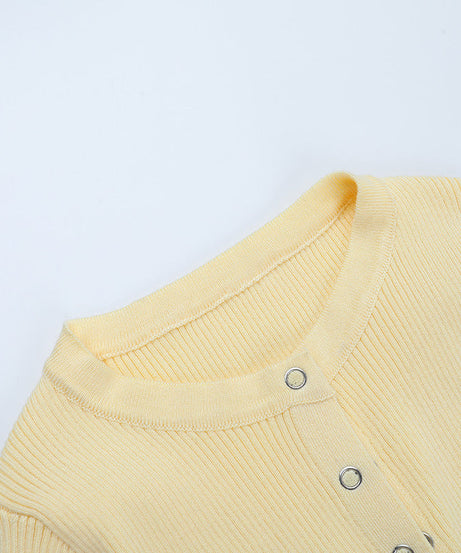 Buttercream Bliss: Chic Ribbed Snap-Front Cardigan Top with Thumbholes - Cozy Fall Essential