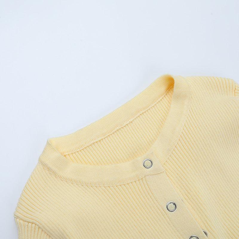 Buttercream Bliss: Chic Ribbed Snap-Front Cardigan Top with Thumbholes - Cozy Fall Essential