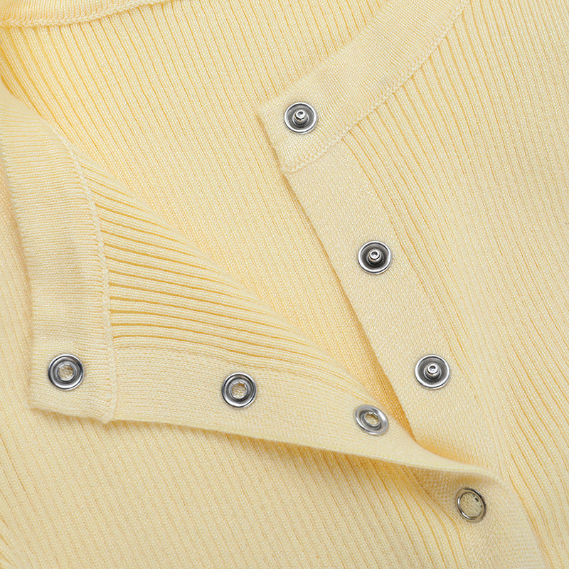 Buttercream Bliss: Chic Ribbed Snap-Front Cardigan Top with Thumbholes - Cozy Fall Essential