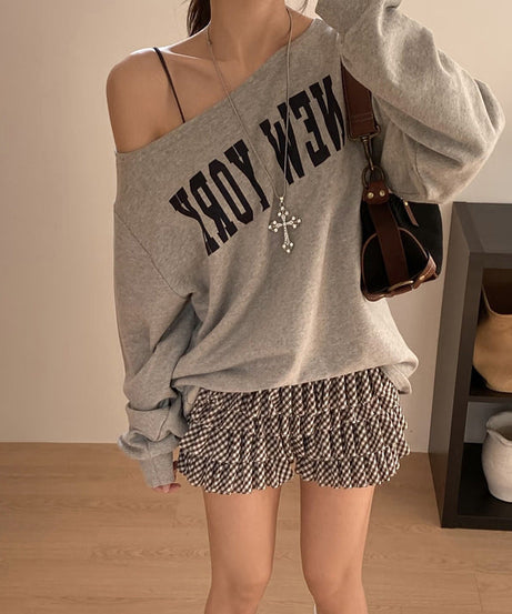 Cozy Chic 'NEW YORK' Off-Shoulder Sweatshirt – Your Essential Fall Style Statement