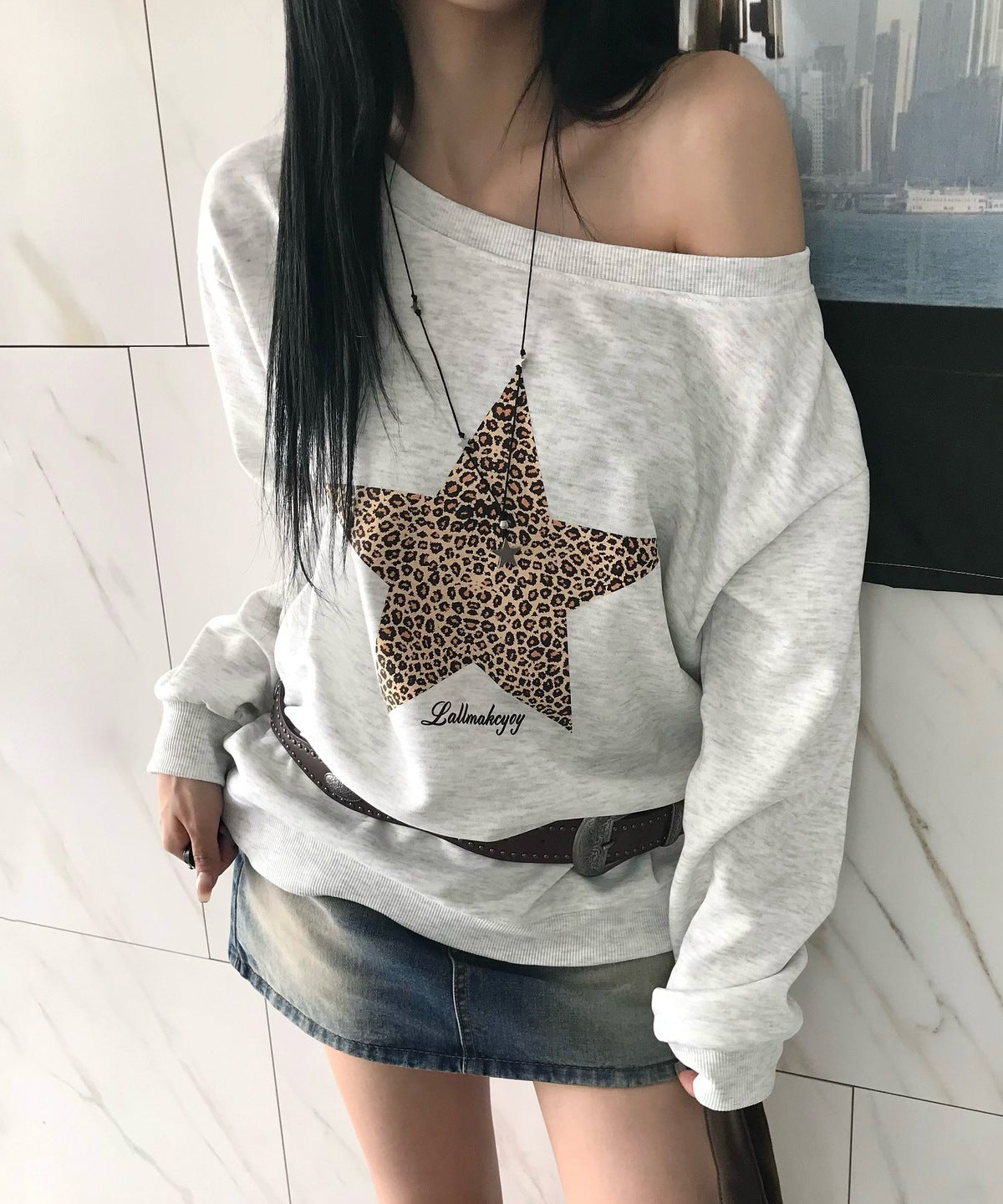 Effortless Chic Leopard Star Off-Shoulder Sweatshirt – Your Go-To Fall & Holiday Style Statement