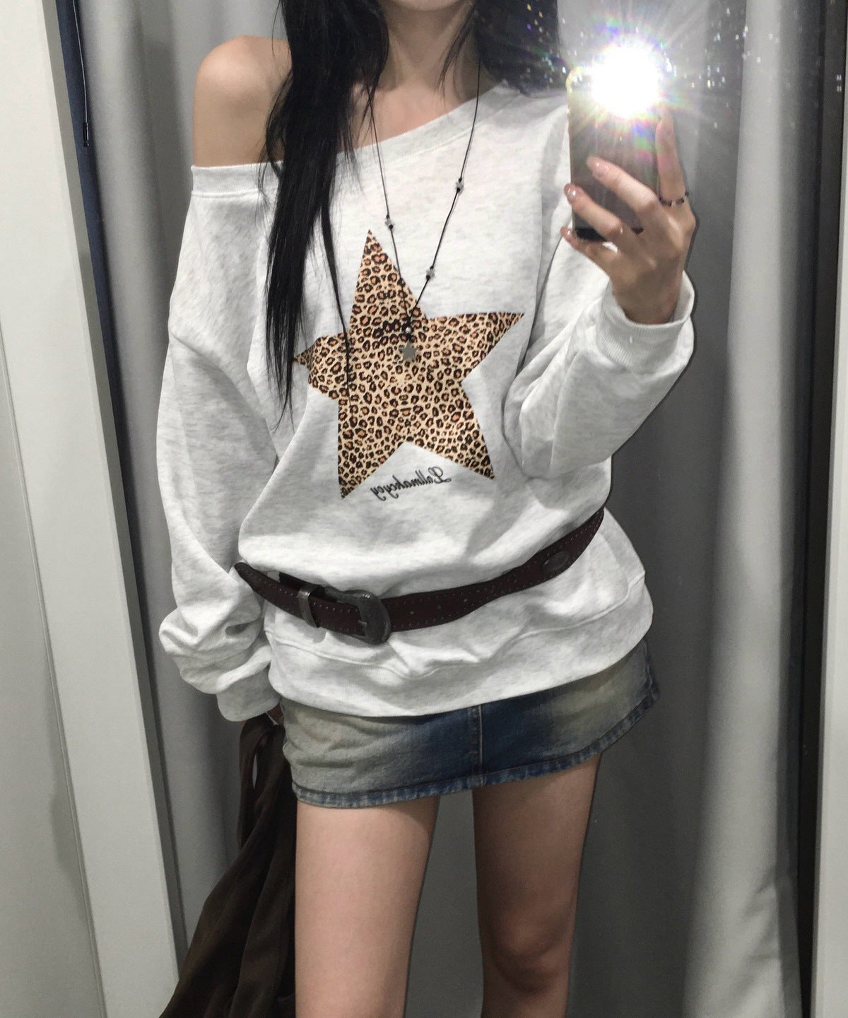 Effortless Chic Leopard Star Off-Shoulder Sweatshirt – Your Go-To Fall & Holiday Style Statement
