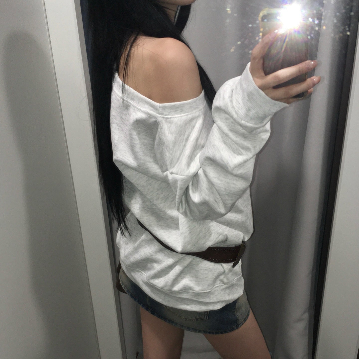 Effortless Chic Leopard Star Off-Shoulder Sweatshirt – Your Go-To Fall & Holiday Style Statement