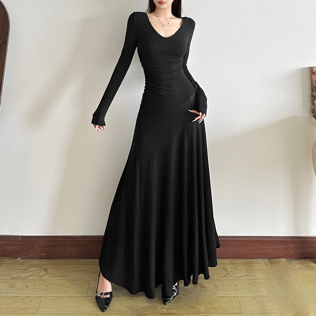 Effortless Elegance: Women's Ruched Black Maxi Dress - V-Neck Long Sleeve for Fall & Holiday Chic