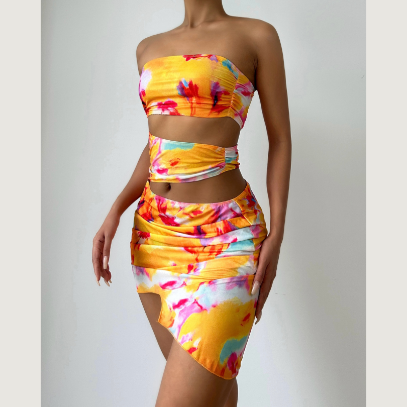 Vibrant Tropical Bloom Cut-Out Two-Piece Set - Strapless Top & Ruched Mini Skirt for Fall Getaways