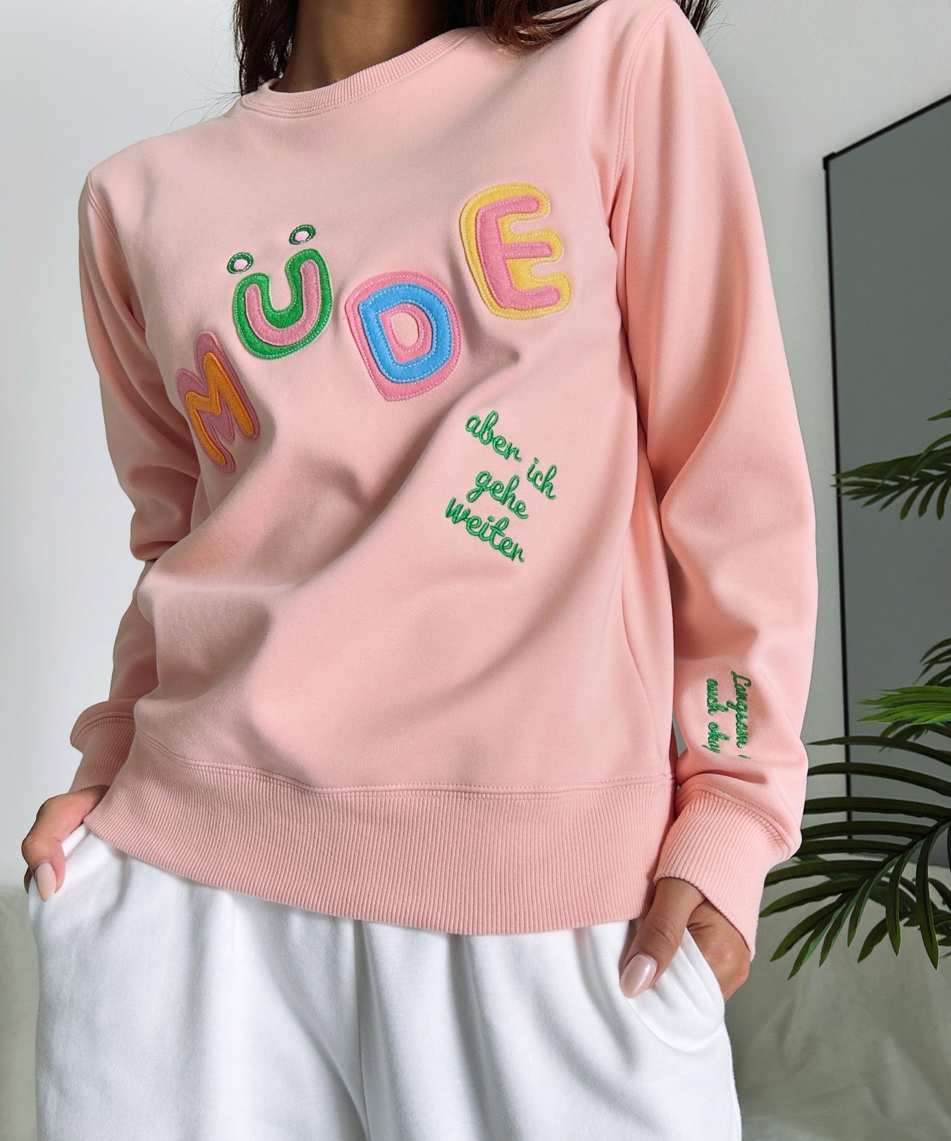 Cozy "Müde But Motivated" Crewneck Sweatshirt – Your Go-To for Fall Comfort & Mindful Moments