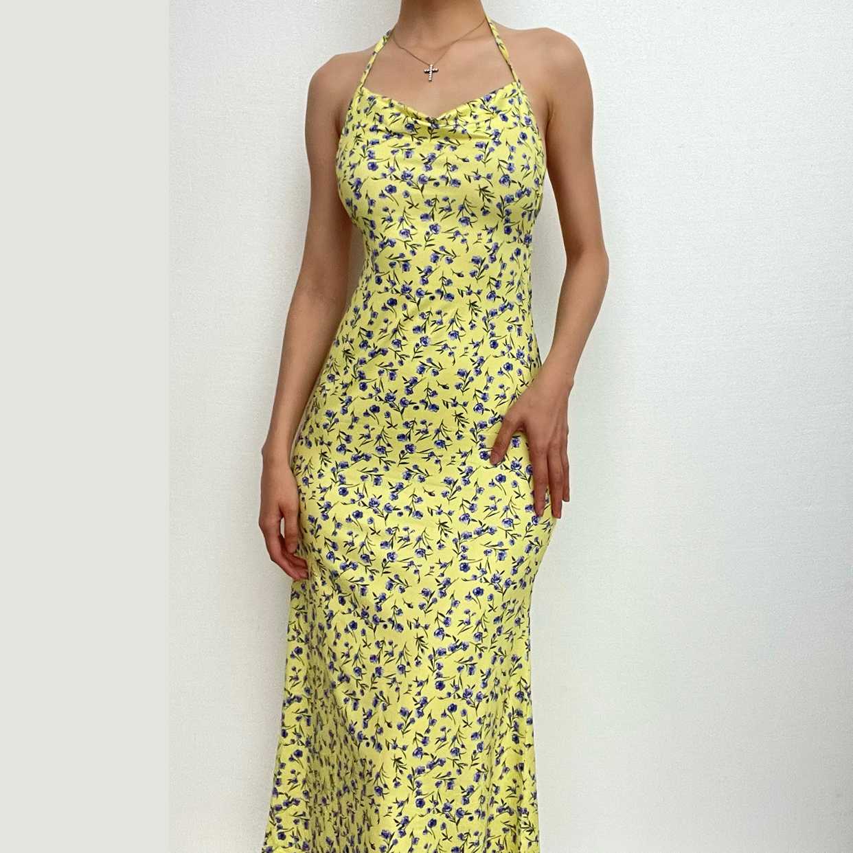 Sunny Bloom Halter Cowl Neck Midi Dress | Effortless Yellow Floral Backless Style for Fall & Resort