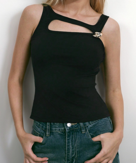 Chic Black Asymmetrical Cutout Tank Top with Gold-Tone Buckle - Perfect for Fall Outfits