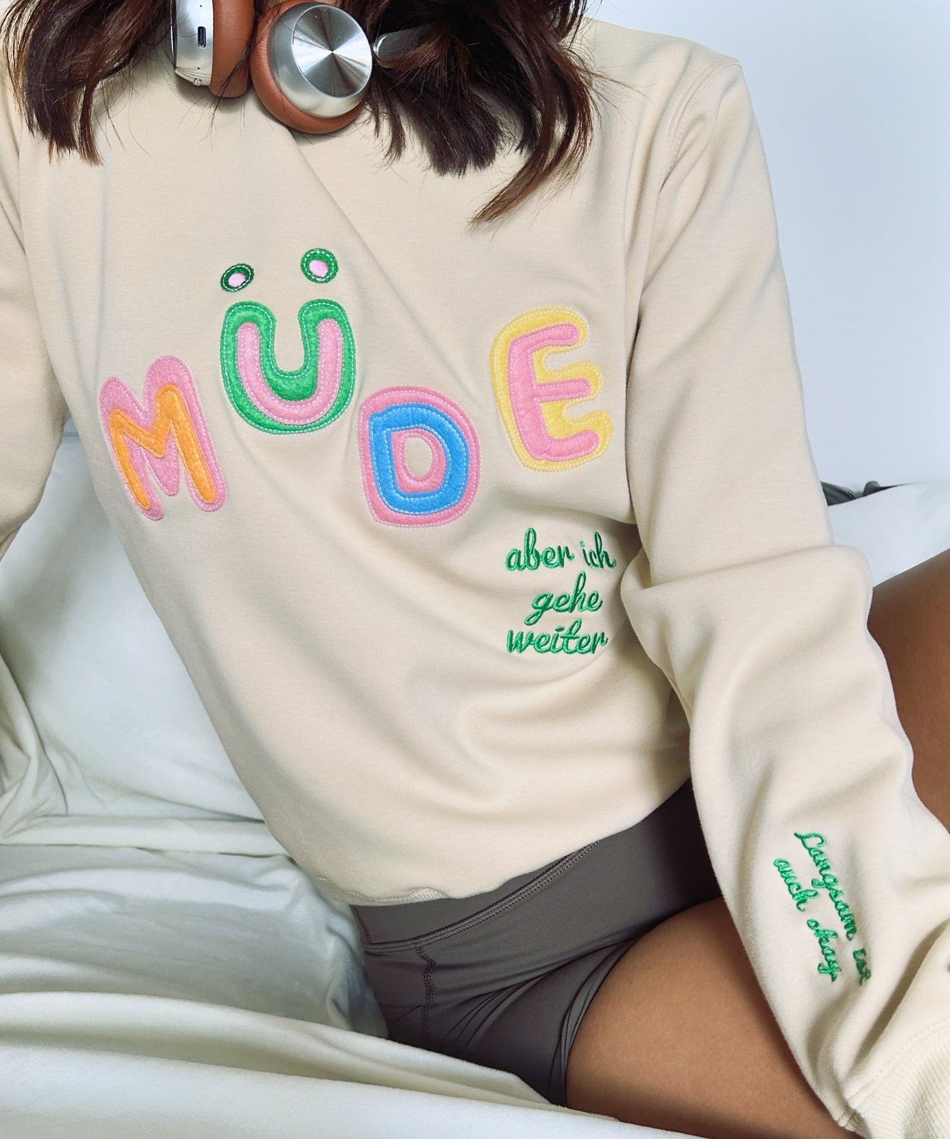Cozy "Müde But Motivated" Crewneck Sweatshirt – Your Go-To for Fall Comfort & Mindful Moments
