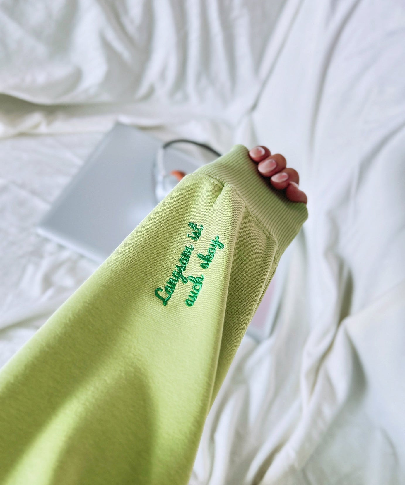 Cozy "Müde But Motivated" Crewneck Sweatshirt – Your Go-To for Fall Comfort & Mindful Moments