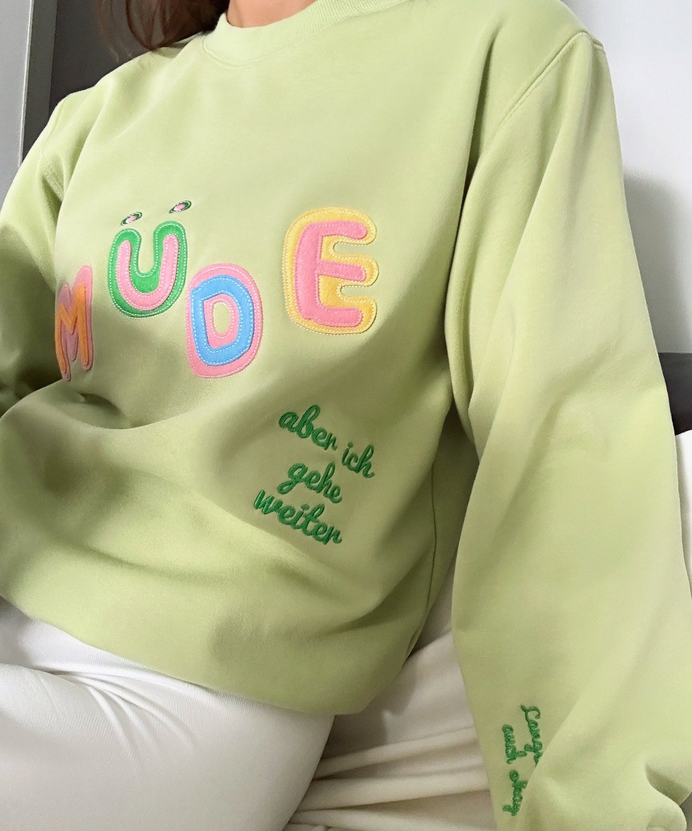 Cozy "Müde But Motivated" Crewneck Sweatshirt – Your Go-To for Fall Comfort & Mindful Moments